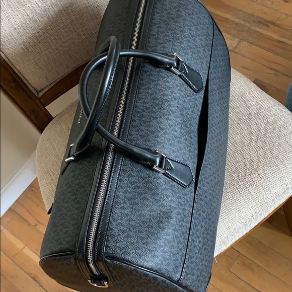 Michael Kors Travel Duffle Black - Picture 6 of 8